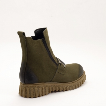 Дамски боти в тъмно зелено Дамски боти в тъмно зелено