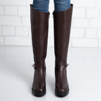 Дамски ботуши в кафяво Дамски ботуши в кафяво