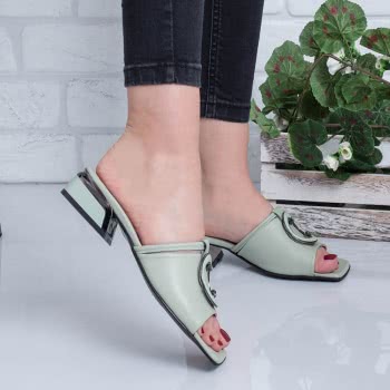 Дамски чехли в светло зелено
