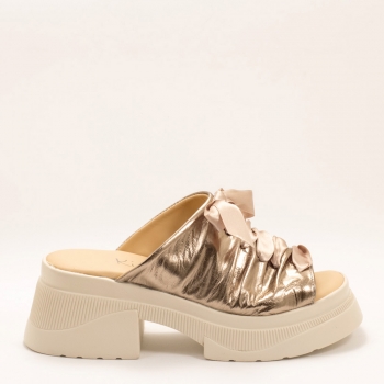 Дамски чехли в златно