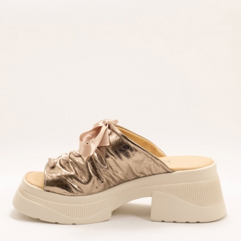 Дамски чехли в златно