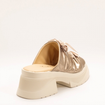 Дамски чехли в златно