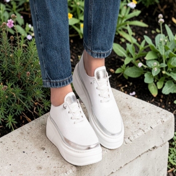 Дамски кец в бяло и сребро