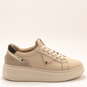 Дамски кецове в бежово