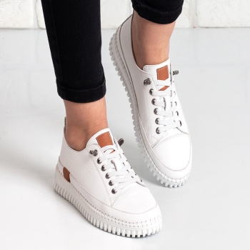 Дамски кецове в бяло