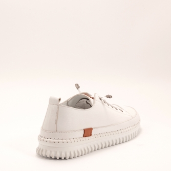 Дамски кецове в бяло