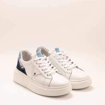 Дамски кецове в бяло и синьо