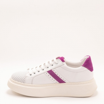 Дамски кецове в бяло и циклама