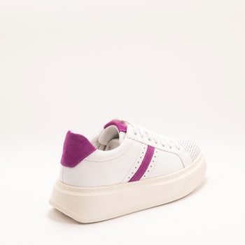 Дамски кецове в бяло и циклама