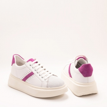 Дамски кецове в бяло и циклама