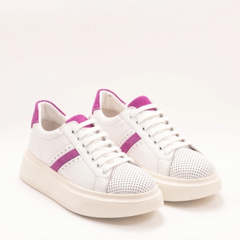 Дамски кецове в бяло и циклама