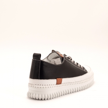 Дамски кецове в черно и бяло