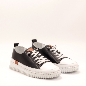 Дамски кецове в черно и бяло