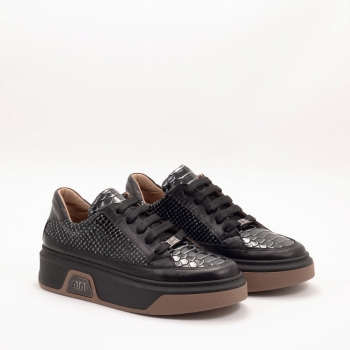 Дамски кецове в черно и сребристо