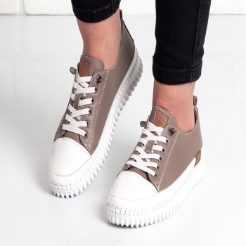 Дамски кецове в тъмно бежово и бяло