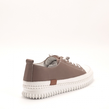 Дамски кецове в тъмно бежово и бяло