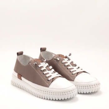 Дамски кецове в тъмно бежово и бяло