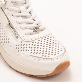 Дамски маратонки CARMELA в бяло