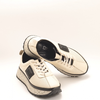 Дамски маратонки в бежово