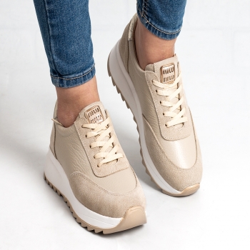 Дамски маратонки в бежово