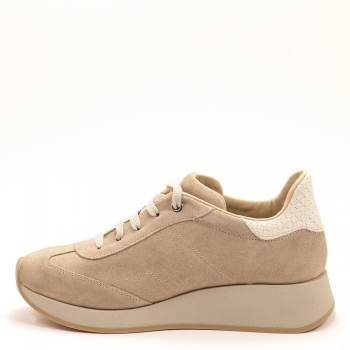 Дамски маратонки в бежово