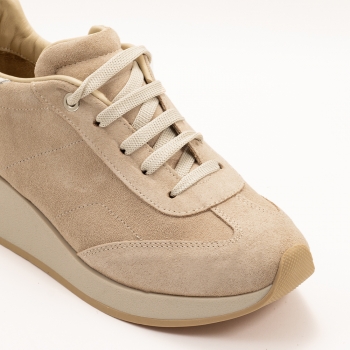 Дамски маратонки в бежово