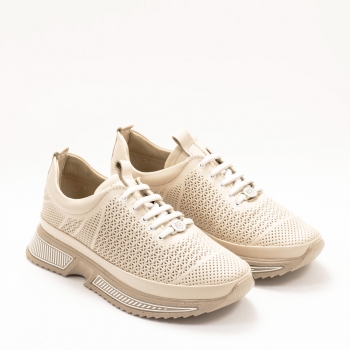 Дамски маратонки в бежово