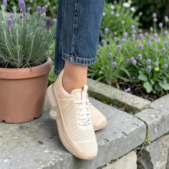 Дамски маратонки в бежово