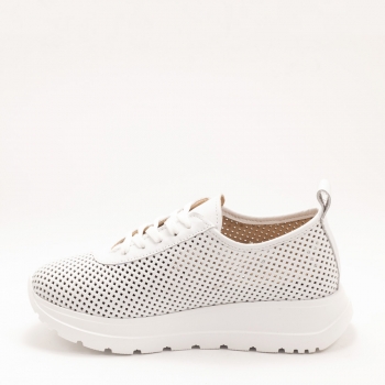 Дамски маратонки в бяло