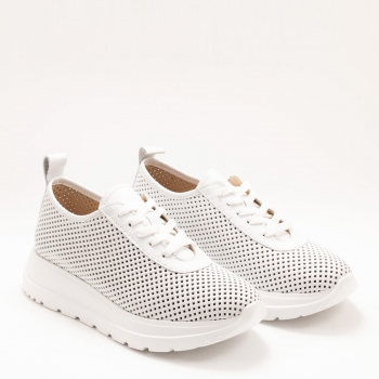 Дамски маратонки в бяло