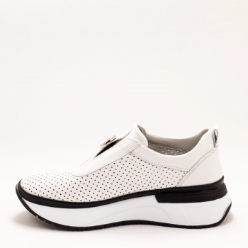 Дамски маратонки в бяло