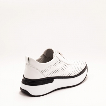 Дамски маратонки в бяло