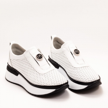 Дамски маратонки в бяло