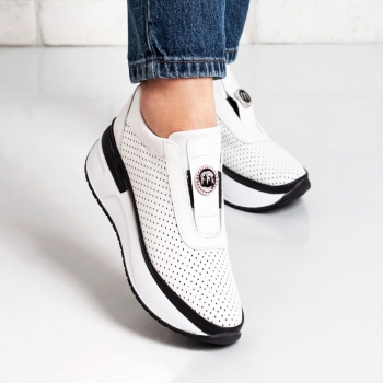 Дамски маратонки в бяло