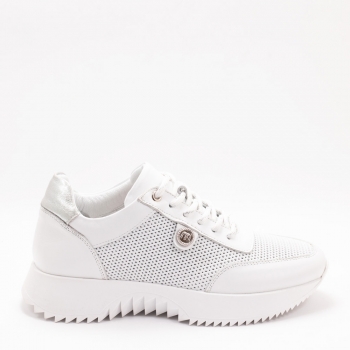 Дамски маратонки в бяло