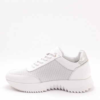 Дамски маратонки в бяло