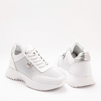 Дамски маратонки в бяло