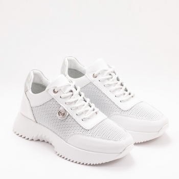 Дамски маратонки в бяло