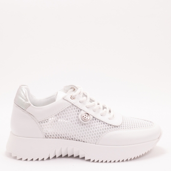 Дамски маратонки в бяло