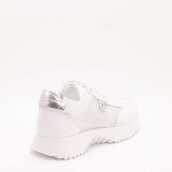 Дамски маратонки в бяло