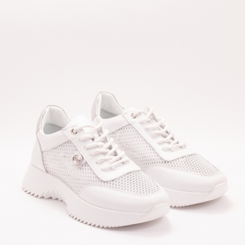 Дамски маратонки в бяло