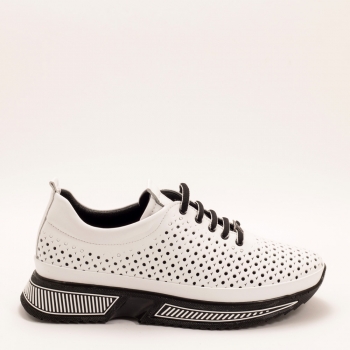 Дамски маратонки в бяло