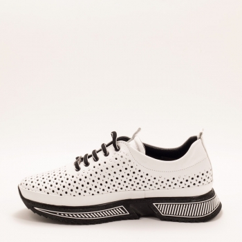 Дамски маратонки в бяло