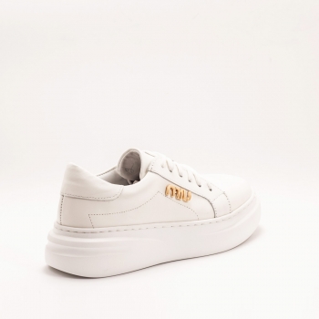 Дамски маратонки в бяло