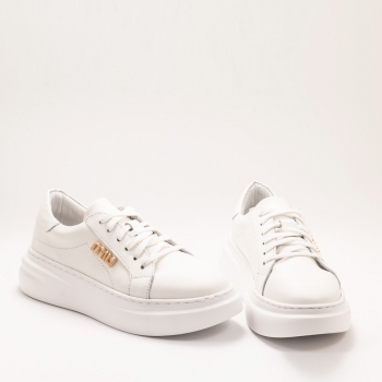 Дамски маратонки в бяло