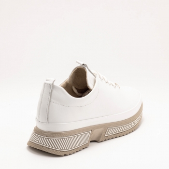 Дамски маратонки в бяло