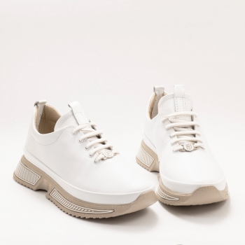 Дамски маратонки в бяло