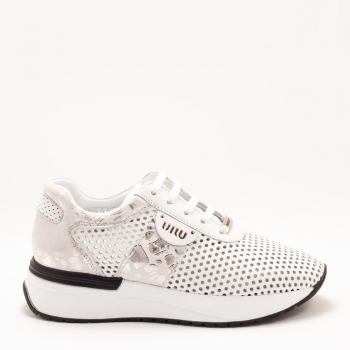 Дамски маратонки в бяло и сребристо