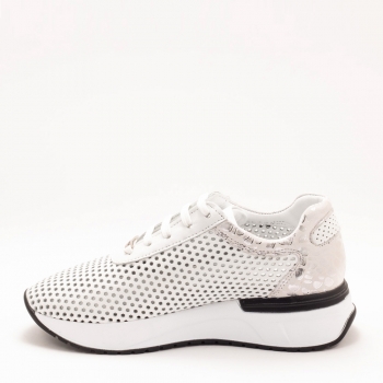 Дамски маратонки в бяло и сребристо