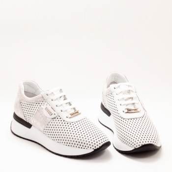 Дамски маратонки в бяло и сребристо